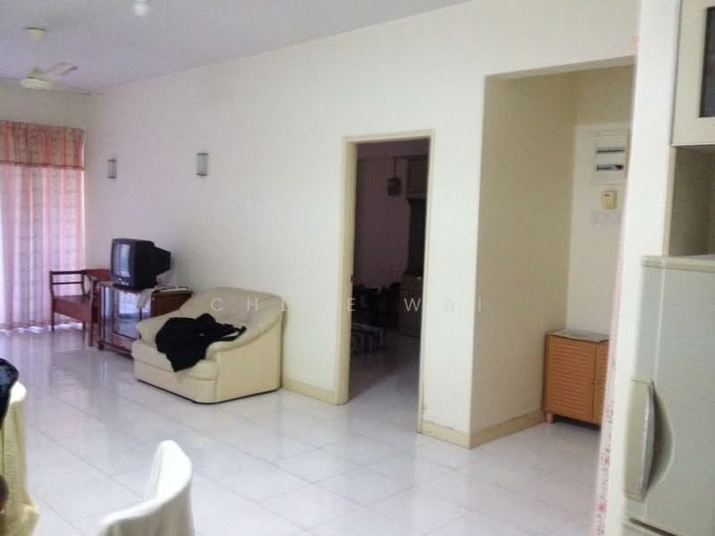 Kondominium untuk Dijual di Gold Coast Resort Condominium - Chloe Wai - Living Room - PropertyGuru.com.my