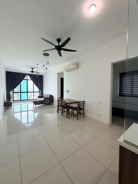 Kediaman Servis untuk Dijual di Setia Sky 88 - Fong Lik - Living Room - PropertyGuru.com.my