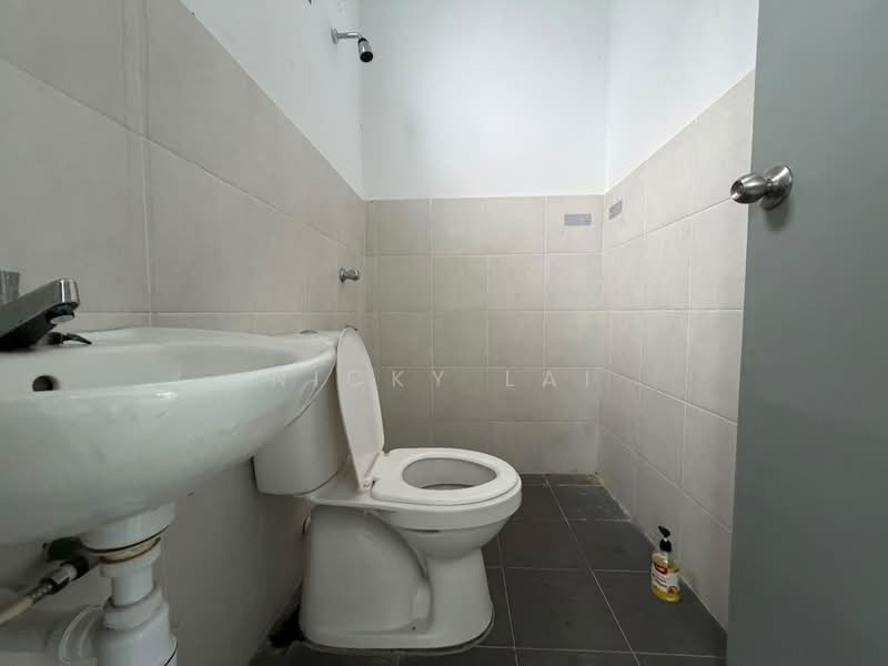 Rumah Teres 2-Tingkat untuk Dijual di Taman Kundang Jaya (Rawang) - Nicky Lai - Bathroom - PropertyGuru.com.my