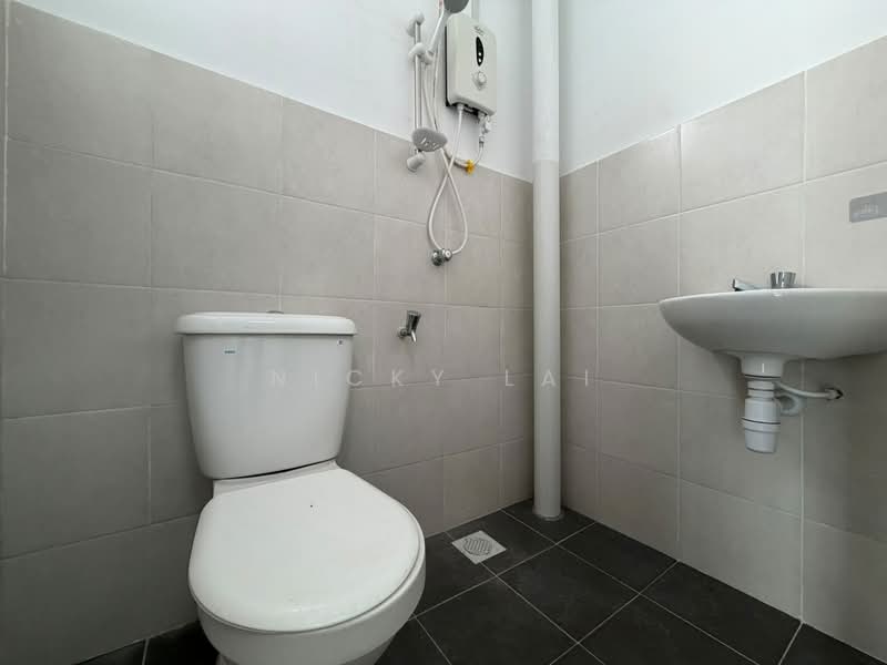 Rumah Teres 2-Tingkat untuk Dijual di Taman Kundang Jaya (Rawang) - Nicky Lai - Bathroom - PropertyGuru.com.my