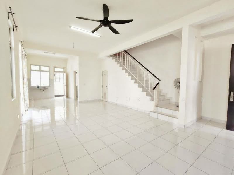 Rumah Teres untuk Dijual di Pasir Gudang (Johor) - Iskandar Zukarnain - Living Room - PropertyGuru.com.my