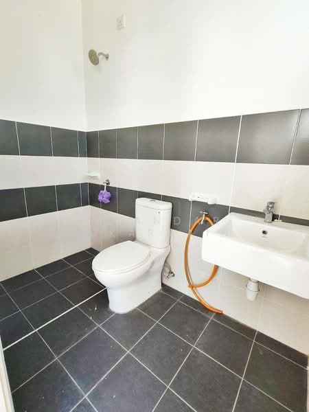Rumah Teres untuk Dijual di Pasir Gudang (Johor) - Iskandar Zukarnain - Bathroom - PropertyGuru.com.my