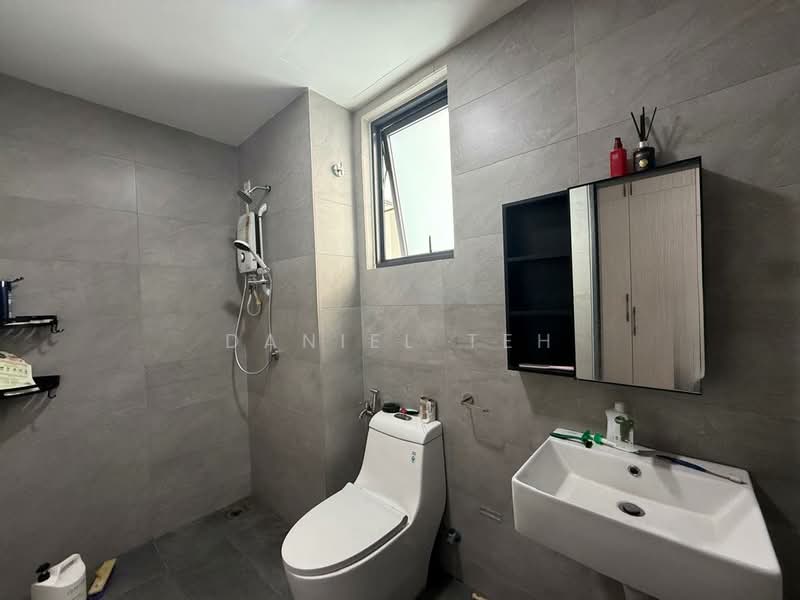 Service Residence for Sale at SUNSURIA FORUM SERVICED APARTMENT - Daniel Teh - Bathroom - PropertyGuru.com.my