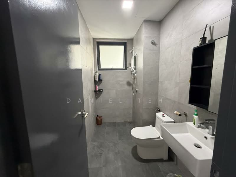 Service Residence for Sale at SUNSURIA FORUM SERVICED APARTMENT - Daniel Teh - Bathroom - PropertyGuru.com.my
