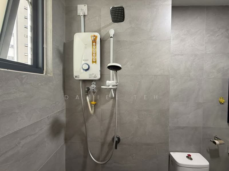 Service Residence for Sale at SUNSURIA FORUM SERVICED APARTMENT - Daniel Teh - Bathroom - PropertyGuru.com.my