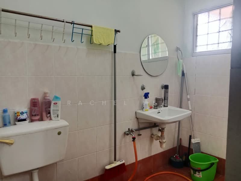 Rumah Teres untuk Dijual di Bandar Mahkota Cheras (Cheras) - Rachel Lee - Bathroom - PropertyGuru.com.my