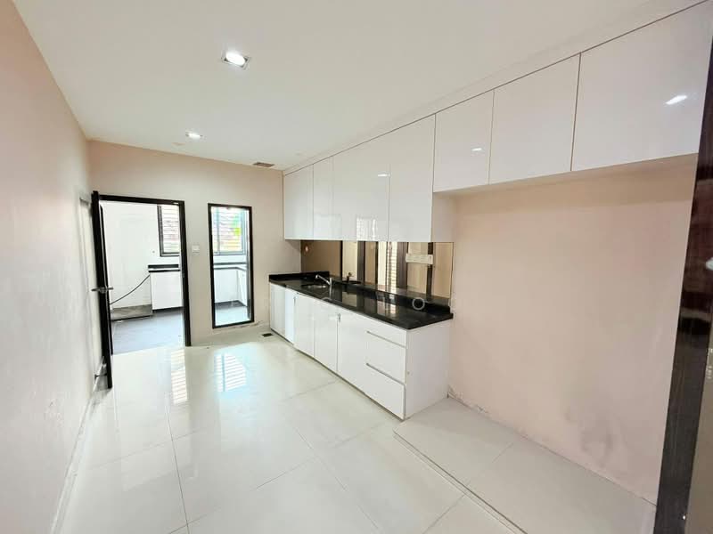 Banglo Komersial untuk Disewa di Taman Sri Tebrau (Johor Bahru) - Eric Loo - Kitchen - PropertyGuru.com.my