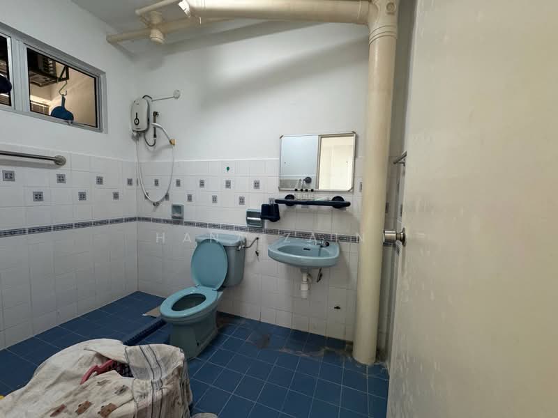 Condominium for Sale at Laguna Condo Resort - Hana Zaini - Bathroom - PropertyGuru.com.my
