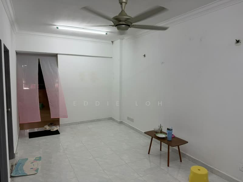 Pangsapuri untuk Dijual di Pandan Ria (Block A & B) - Eddie Loh - Living Room - PropertyGuru.com.my