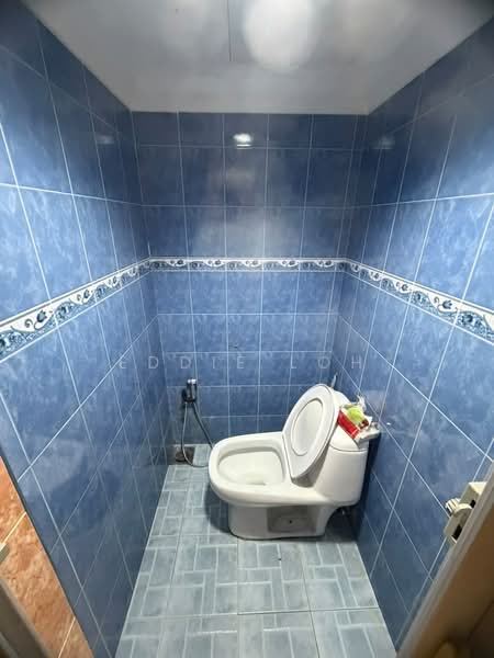 Pangsapuri untuk Dijual di Pandan Ria (Block A & B) - Eddie Loh - Bathroom - PropertyGuru.com.my