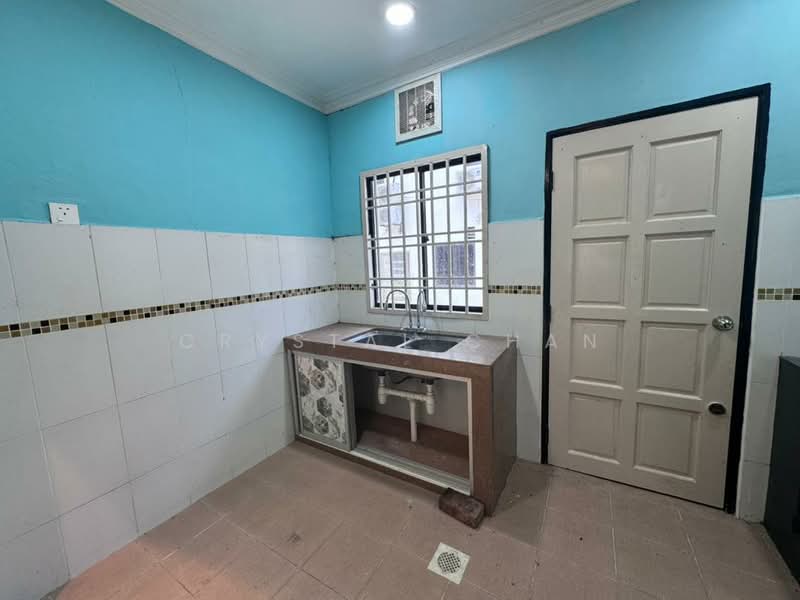 2-storey Terraced House for Sale in Bandar Seri Alam (Masai) - Crystal Chan - Kitchen - PropertyGuru.com.my