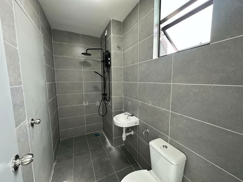Rumah Teres 2-Tingkat untuk Disewa di Bandar Kulai (Kulai) - Max Yee - Bathroom - PropertyGuru.com.my