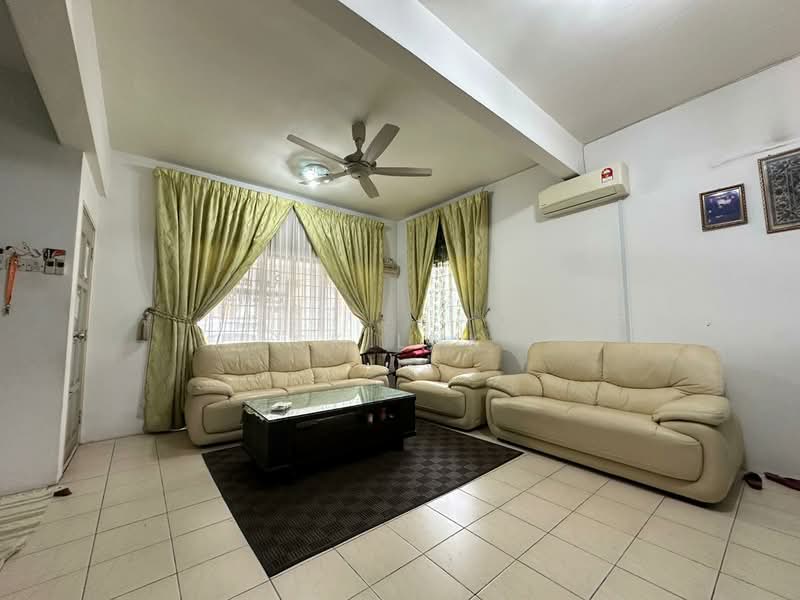 2-storey Terraced House for Sale in Taman Desa Mas (Rawang) - SK Luk - Living Room - PropertyGuru.com.my