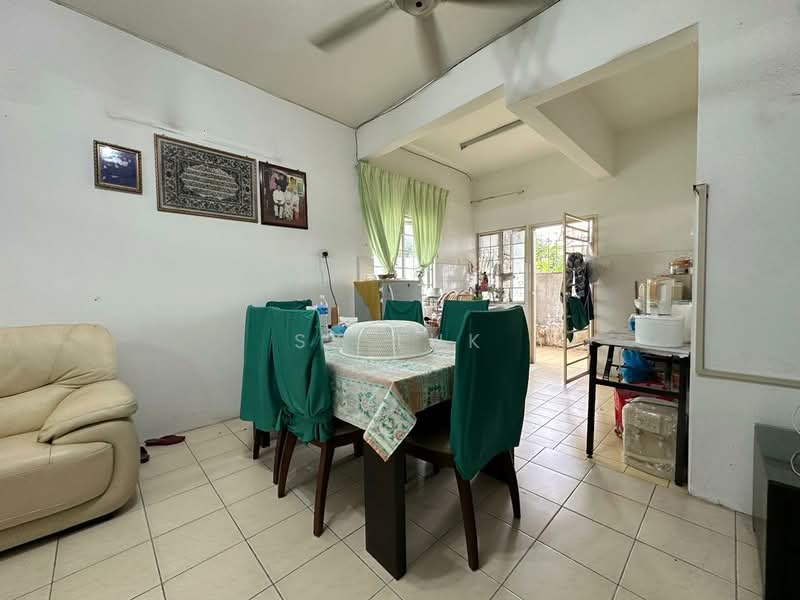 2-storey Terraced House for Sale in Taman Desa Mas (Rawang) - SK Luk - Dining Room - PropertyGuru.com.my