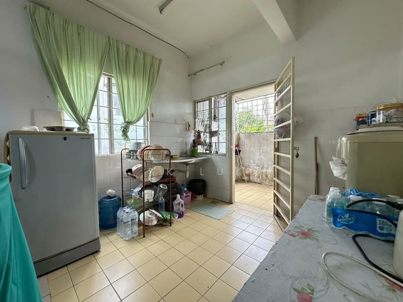 2-storey Terraced House for Sale in Taman Desa Mas (Rawang) - SK Luk - Kitchen - PropertyGuru.com.my