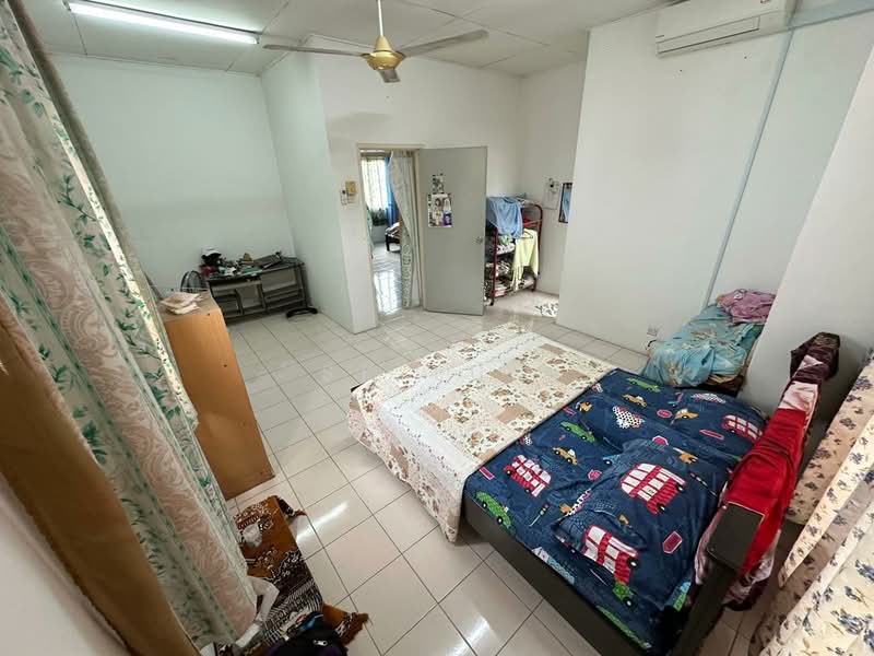 2-storey Terraced House for Sale in Taman Desa Mas (Rawang) - SK Luk - Bedroom - PropertyGuru.com.my