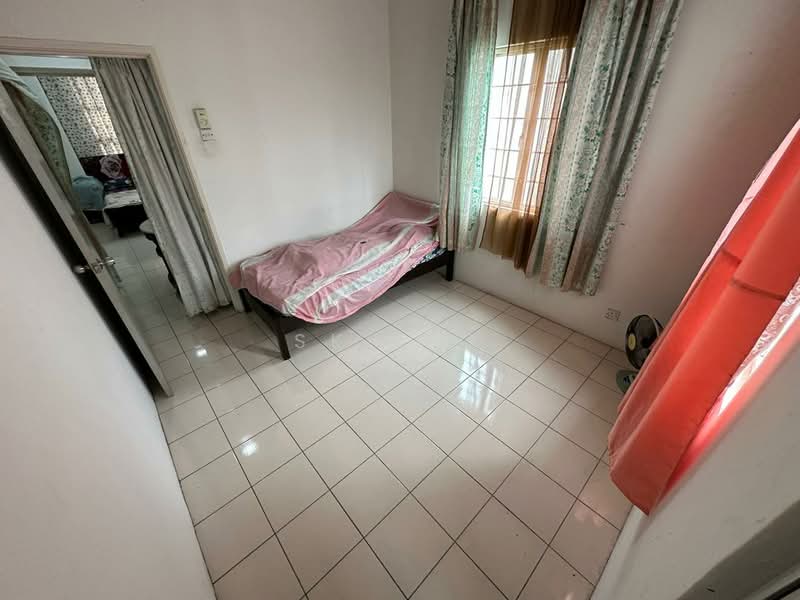2-storey Terraced House for Sale in Taman Desa Mas (Rawang) - SK Luk - Bedroom - PropertyGuru.com.my