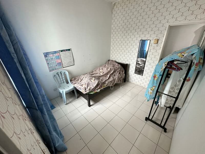 2-storey Terraced House for Sale in Taman Desa Mas (Rawang) - SK Luk - Bedroom - PropertyGuru.com.my