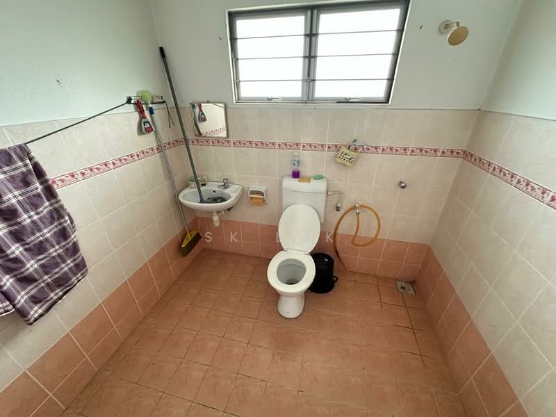 2-storey Terraced House for Sale in Taman Desa Mas (Rawang) - SK Luk - Bathroom - PropertyGuru.com.my