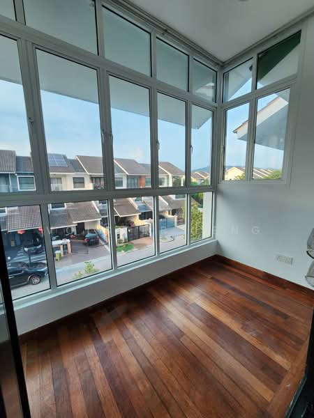 3-storey Terraced House for Sale in Lake Fields (Sungai Besi) - Volster Leng - Balcony - PropertyGuru.com.my