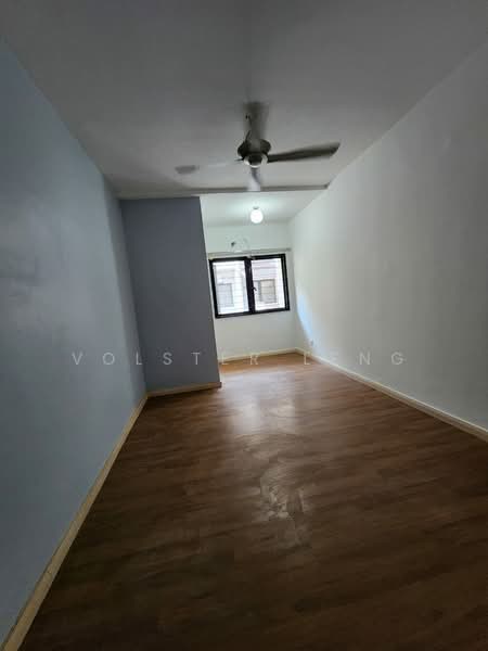 3-storey Terraced House for Sale in Lake Fields (Sungai Besi) - Volster Leng - Bedroom - PropertyGuru.com.my