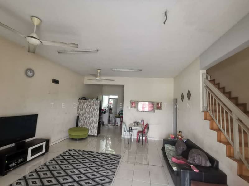 2-storey Terraced House for Rent in Bandar Bukit Raja (Klang) - Teck Weng Tan - Living Room - PropertyGuru.com.my