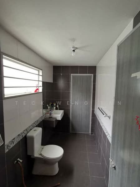 2-storey Terraced House for Rent in Bandar Bukit Raja (Klang) - Teck Weng Tan - Bathroom - PropertyGuru.com.my