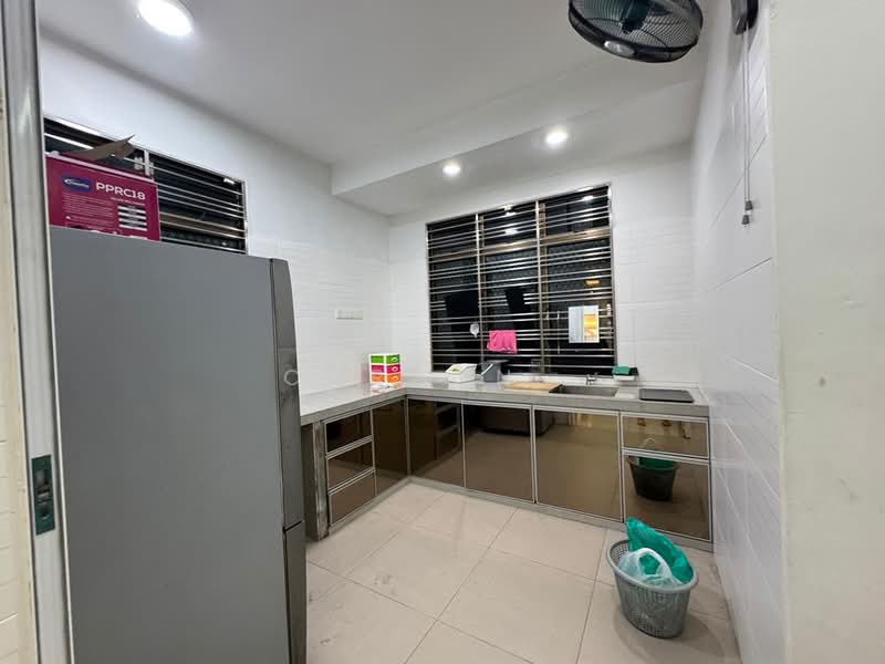 2-storey Terraced House for Sale in Bandar Dato Onn (Tebrau) - Carson . - Kitchen - PropertyGuru.com.my
