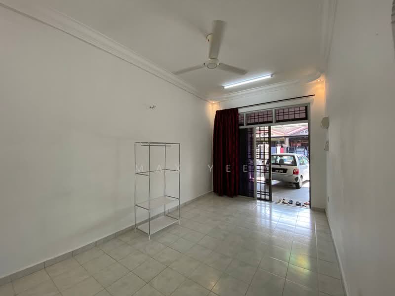 1-storey Terraced House for Rent in Bandar Putra (Kulai) - Max Yee - Living Room - PropertyGuru.com.my