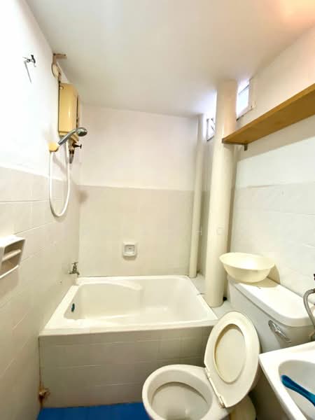 Kondominium untuk Disewa di Indah Bay Condominium - Agnes Khoo - Bathroom - PropertyGuru.com.my