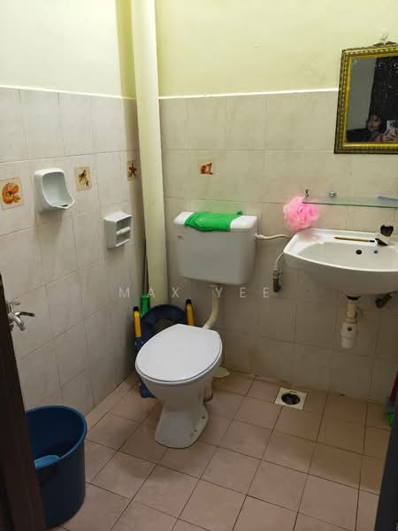 1-storey Terraced House for Sale in Bandar Putra (Kulai) - Max Yee - Bathroom - PropertyGuru.com.my