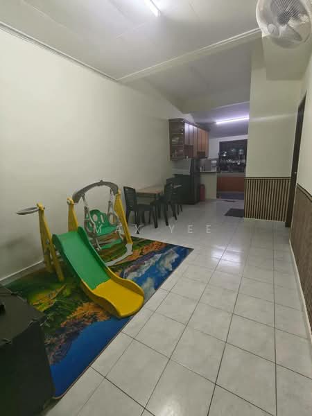 1-storey Terraced House for Sale in Bandar Putra (Kulai) - Max Yee - Living Room - PropertyGuru.com.my