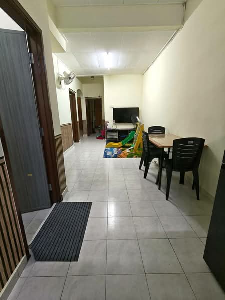 1-storey Terraced House for Sale in Bandar Putra (Kulai) - Max Yee - Living Room - PropertyGuru.com.my