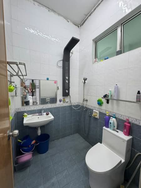 2-storey Terraced House for Sale in Taman Gaya (Ulu Tiram) - Carson . - Bathroom - PropertyGuru.com.my