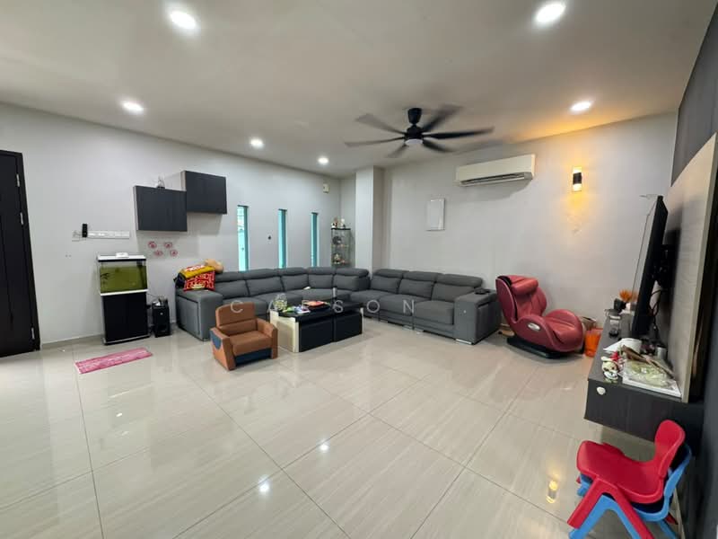 2-storey Terraced House for Sale in Taman Gaya (Ulu Tiram) - Carson . - Living Room - PropertyGuru.com.my