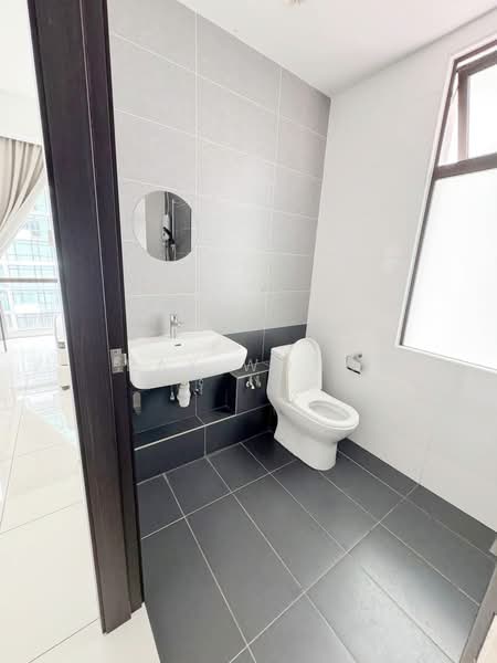 Kediaman Servis untuk Disewa di Wave @ Marina Cove - Ray Wong - Bathroom - PropertyGuru.com.my