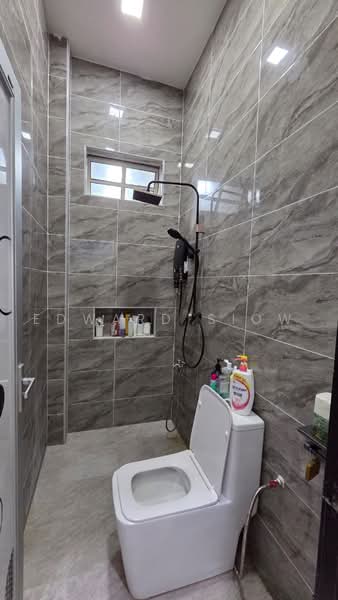 1-storey Terraced House for Sale in Taman Rinting (Masai) - Edward Siow - Bathroom - PropertyGuru.com.my