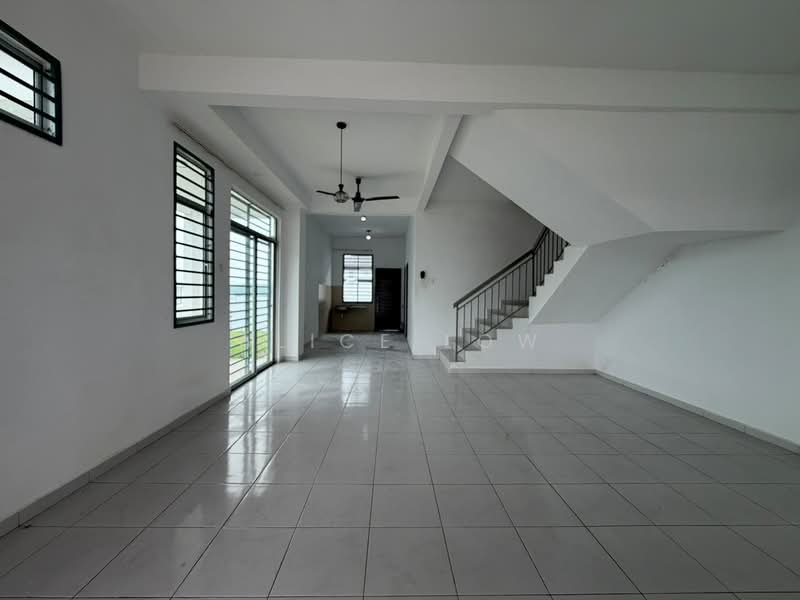 2-storey Terraced House for Sale in Taman Kundang Jaya (Rawang) - Alice Low - Living Room - PropertyGuru.com.my