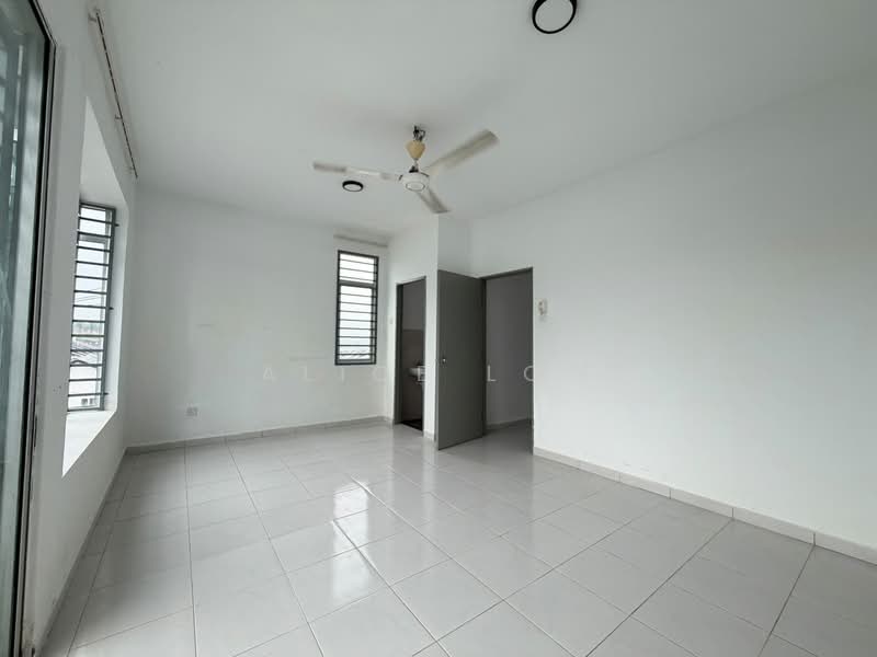 2-storey Terraced House for Sale in Taman Kundang Jaya (Rawang) - Alice Low - Living Room - PropertyGuru.com.my