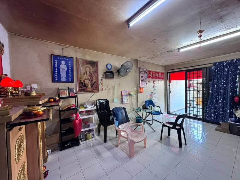 2-storey Terraced House for Sale in Taman Pontian Jaya (Pontian) - Daniel Yong - Living Room - PropertyGuru.com.my