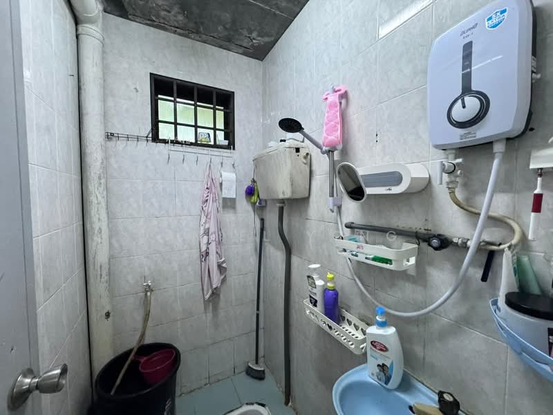 2-storey Terraced House for Sale in Taman Pontian Jaya (Pontian) - Daniel Yong - Bathroom - PropertyGuru.com.my