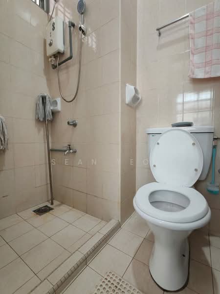 Semi-Detached House for Sale in Taman Bukit Jaya (Ulu Tiram) - Sean Yeoh - Bathroom - PropertyGuru.com.my