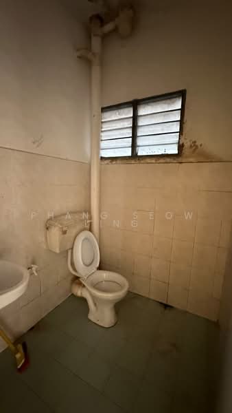 Rumah Flat untuk Dijual di Rumah Pangsa Sutera Wangi - Phang Seow Ling - Bathroom - PropertyGuru.com.my