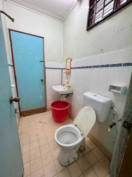 Semi-Detached House for Sale in Masai (Johor) - Rain Ng - Bathroom - PropertyGuru.com.my