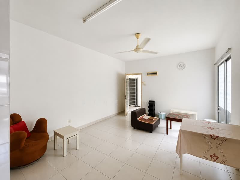 Pangsapuri untuk Dijual di Pangsapuri Akasia (Bandar Botanic) - Esther Ng - Living Room - PropertyGuru.com.my