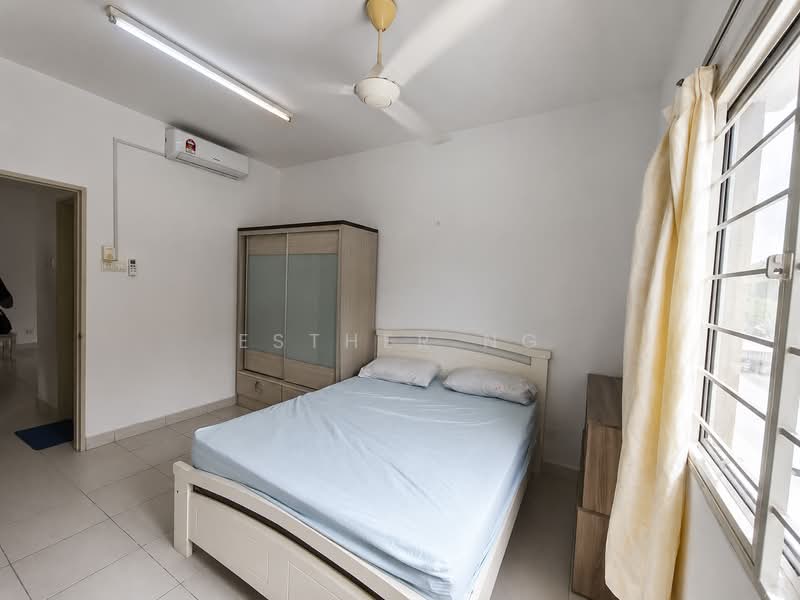 Pangsapuri untuk Dijual di Pangsapuri Akasia (Bandar Botanic) - Esther Ng - Bedroom - PropertyGuru.com.my