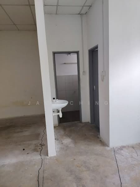 Kedai untuk Disewa di Taman Scientex Senai (Senai) - Jack Ching - Bathroom - PropertyGuru.com.my