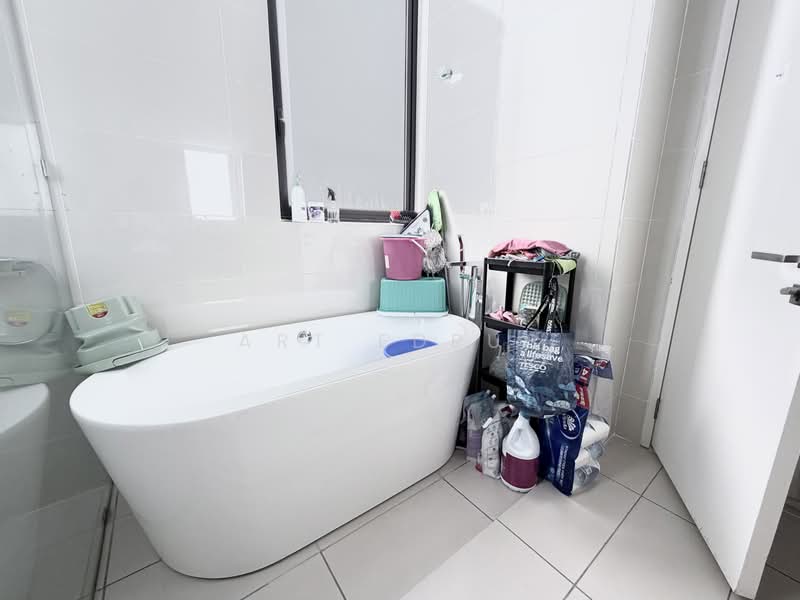 Condominium for Sale at Icon Residence - Art Edrus - Bathtub - PropertyGuru.com.my