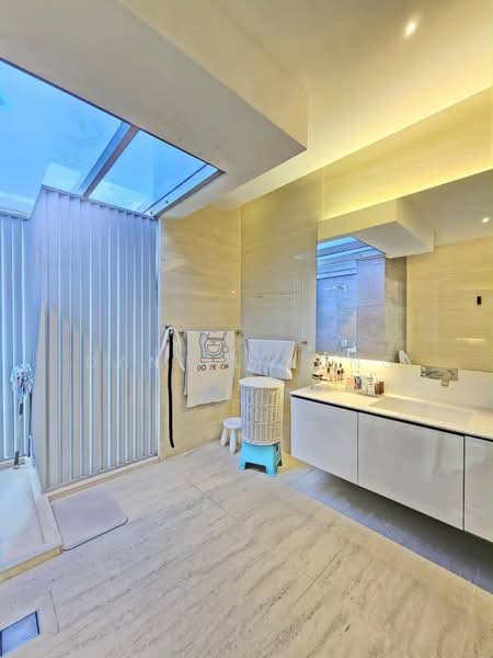 Semi-Detached House for Sale in Taman Molek (Johor Bahru) - Daniel Yong - Bathroom - PropertyGuru.com.my