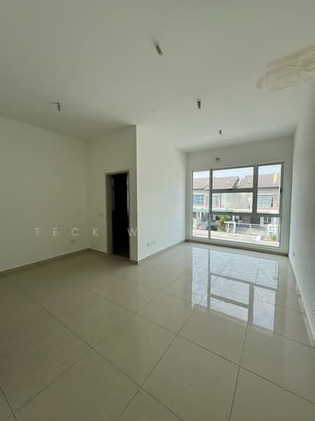2-storey Terraced House for Sale in Bandar Rimbayu (Telok Panglima Garang) - Teck Weng Tan - Living Room - PropertyGuru.com.my